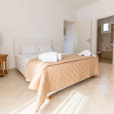 Iphimedeia Luxury & מלון